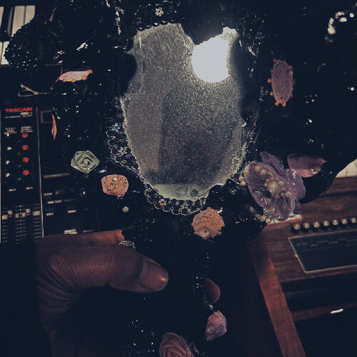Maneka - Bathes And Listens (Vinyl) { Vinyl } 【 VINYL 】