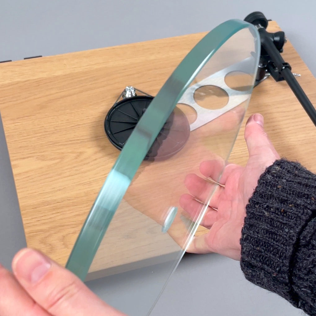 Rega: Planar 3 Turntable w/ Cartridge