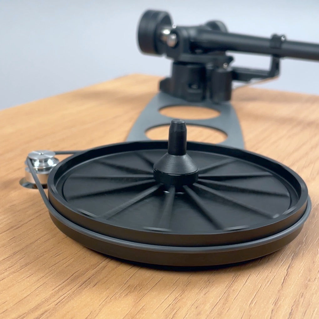 Rega: Planar 3 Turntable w/ Cartridge