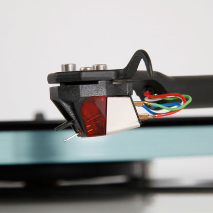 Rega: Planar 3 Turntable w/ Cartridge
